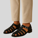 Pavel™ - Затворени сандали с елегантна катарама.